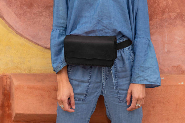 Fold Over Belt Bag / Fanny Pack in Black - 2