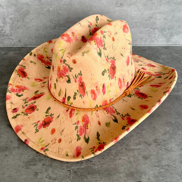611fc05e3c4ce80992caae23_red-roses-tan-cattleman-front-angle_1786550505973.jpg