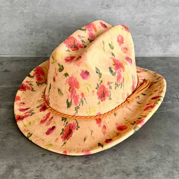 611fc05e3c4ce80992caae23_red-roses-tan-youth-cattleman-front-angle_1786550781961.jpg