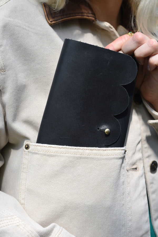 611fc05e3c4ce80992caae23_scallop-fo-wallet-black-close2_1785430230646.png